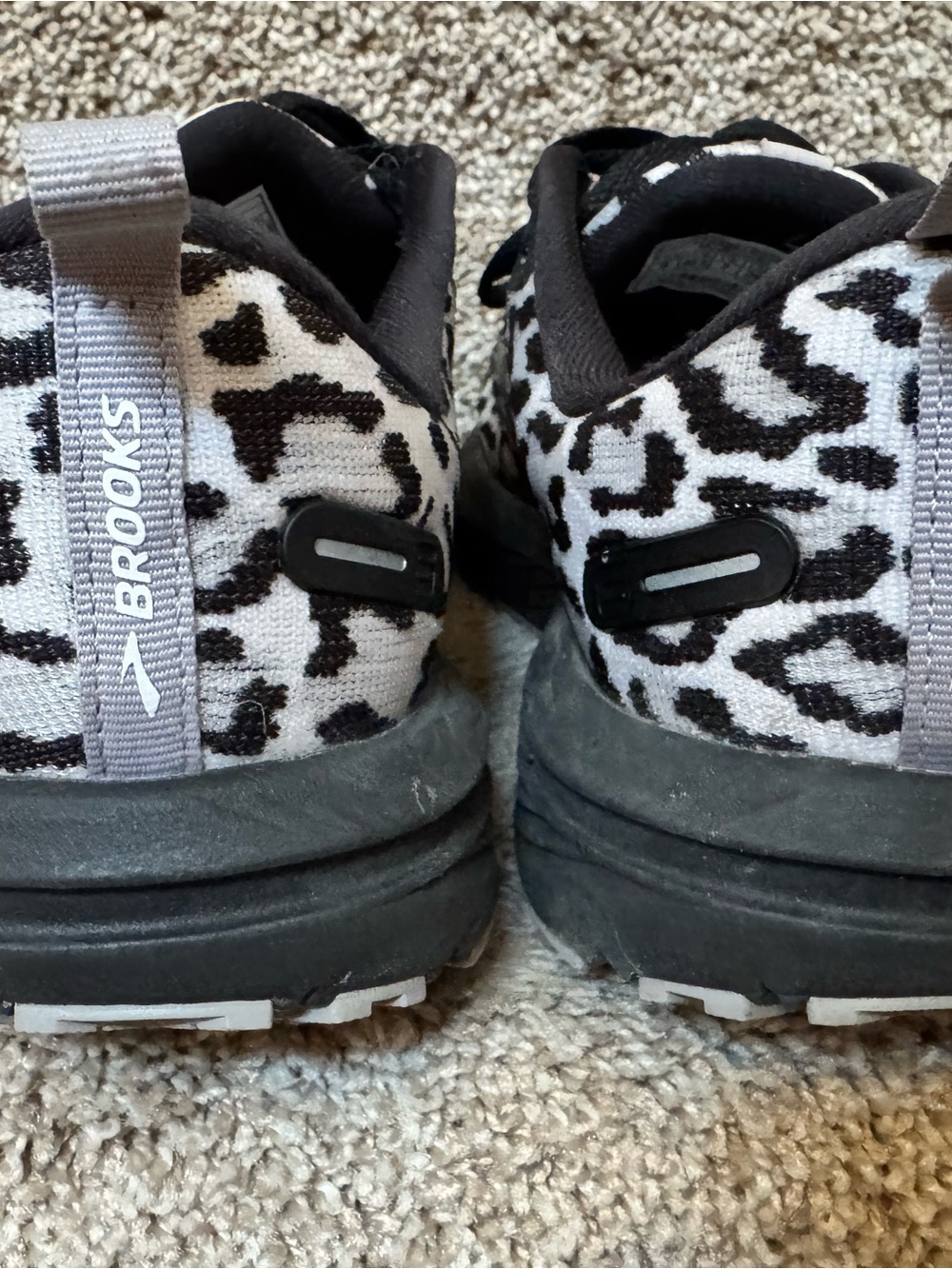 Brooks Revel 6 White Black Leopard Print Knit Low Top Sneakers Women - Picture 3 of 7